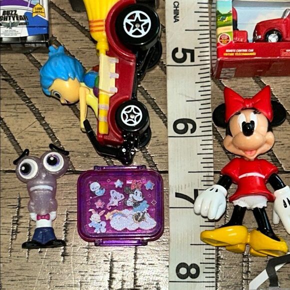 Disney Action Figures Minis with Disney Shelf 2! favorite ❤️ characters Playset - Picture 16 of 17